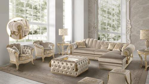 Living room with classic Italian furniture pieces